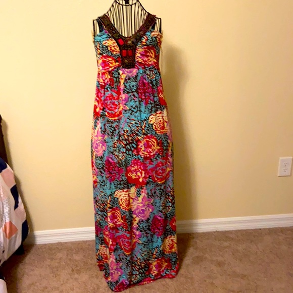 Maxi dress missing a few gems in neckline - Picture 1 of 4
